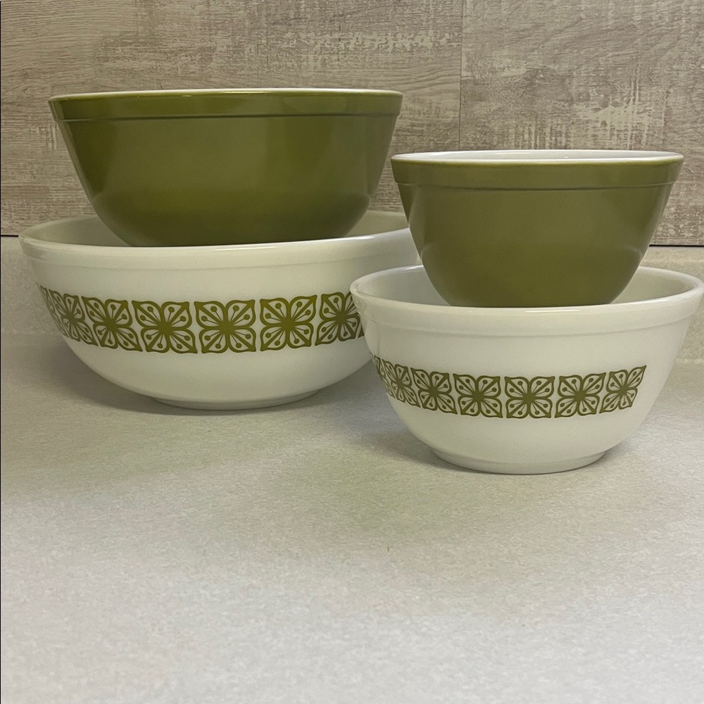 vintage pyrex flower/ verte Mixing Bowl Set 401-404